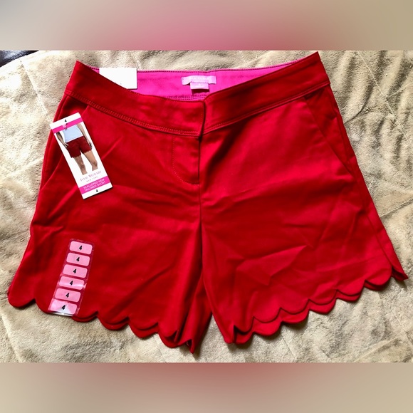 Isaac Mizrahi New York Scalloped Hem Tailored Short 5” inseam. Size 4. Lipstick. - Picture 1 of 8